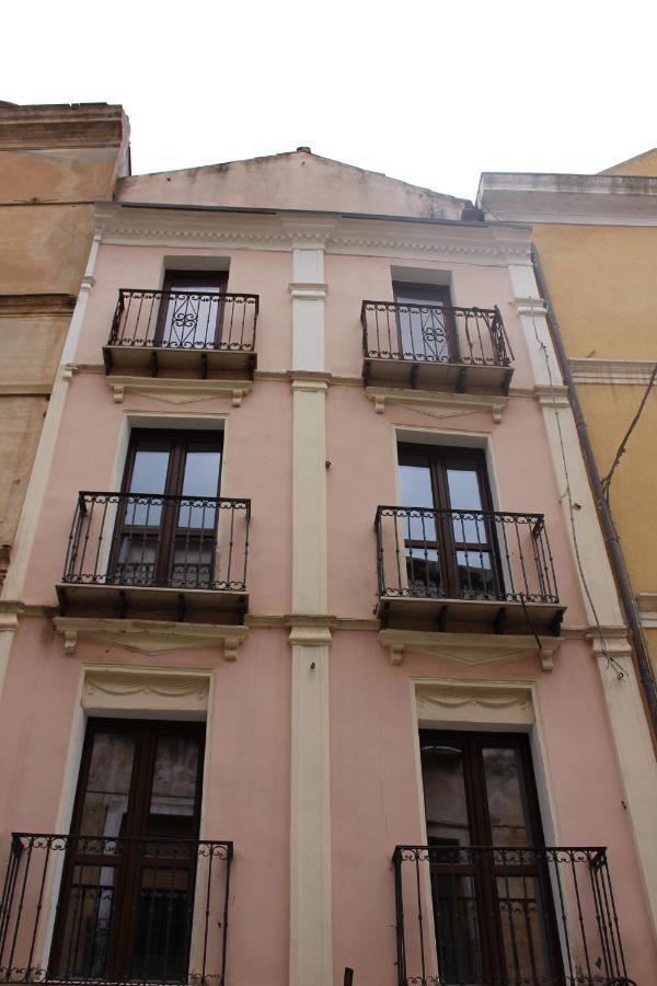 Via Cavour 19, Appartamento Del Conte Iglesias Buitenkant foto