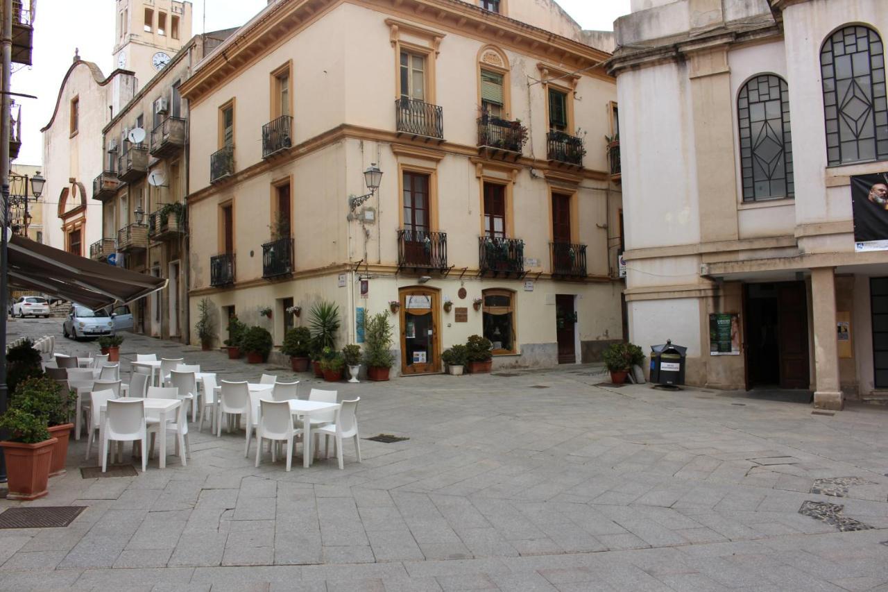 Via Cavour 19, Appartamento Del Conte Iglesias Buitenkant foto