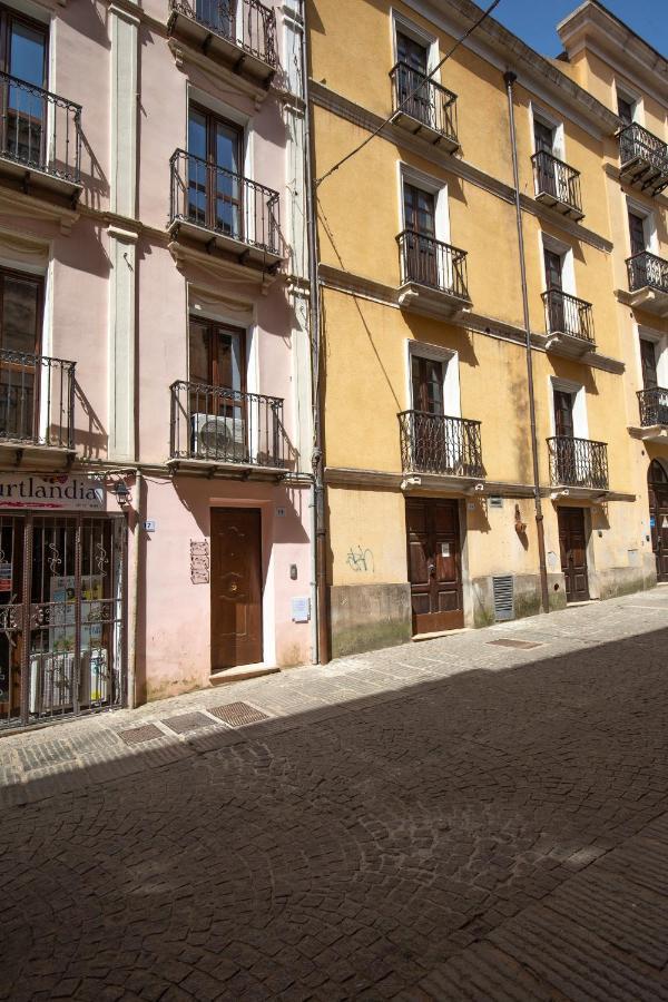 Via Cavour 19, Appartamento Del Conte Iglesias Buitenkant foto