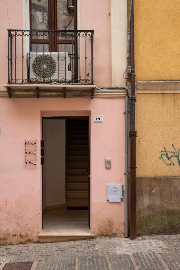 Via Cavour 19, Appartamento Del Conte Iglesias Buitenkant foto